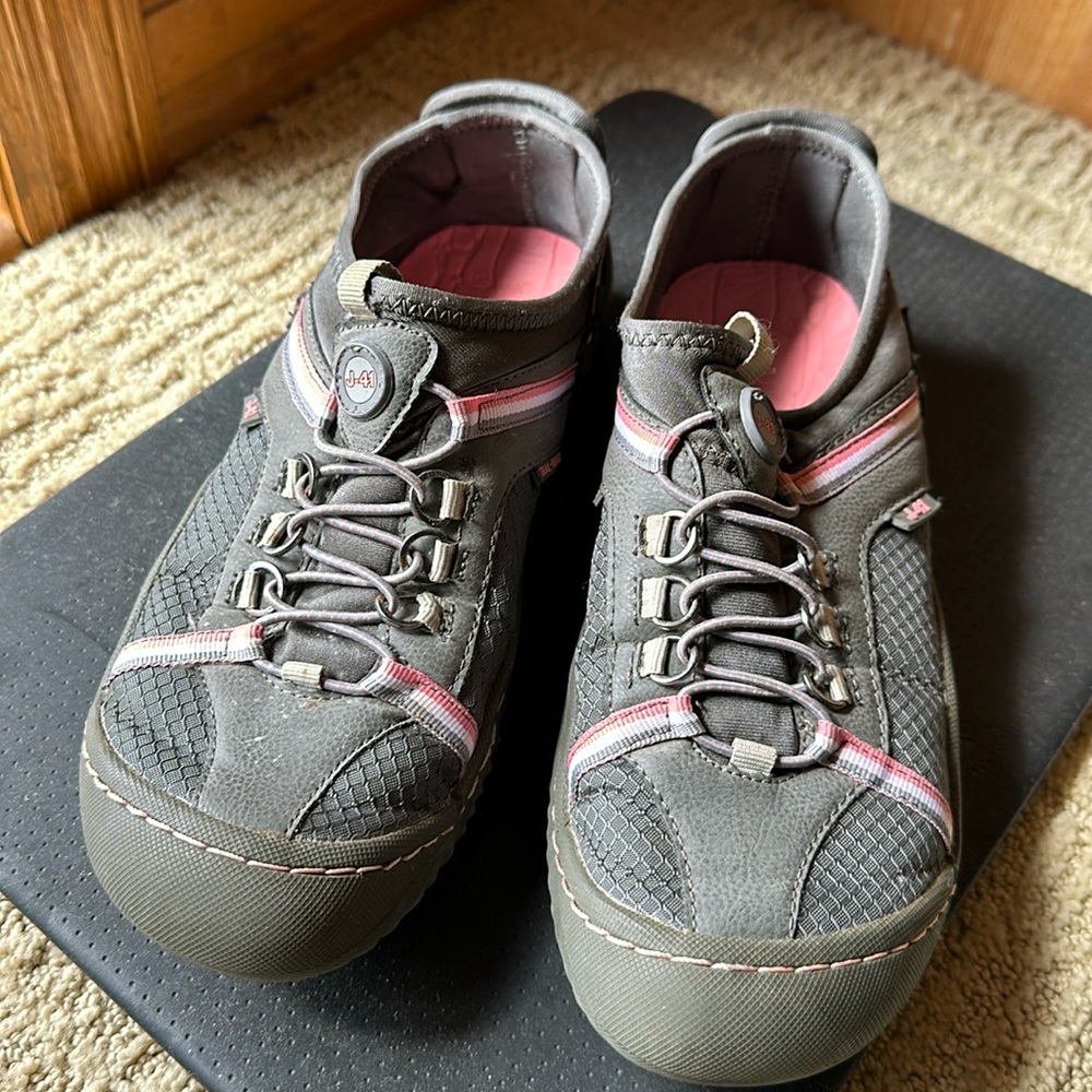 J 41 walking shoes